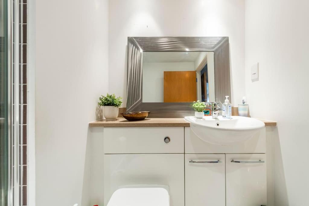 London Skylineviews 2 Bed 2 Bath Flat Near Canary Wharf, O2 & Excel Экстерьер фото