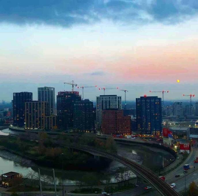 London Skylineviews 2 Bed 2 Bath Flat Near Canary Wharf, O2 & Excel Экстерьер фото